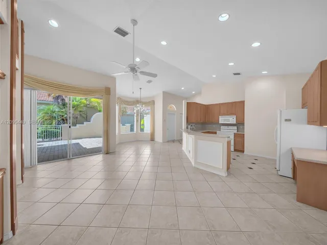 Living & Kitchen Area