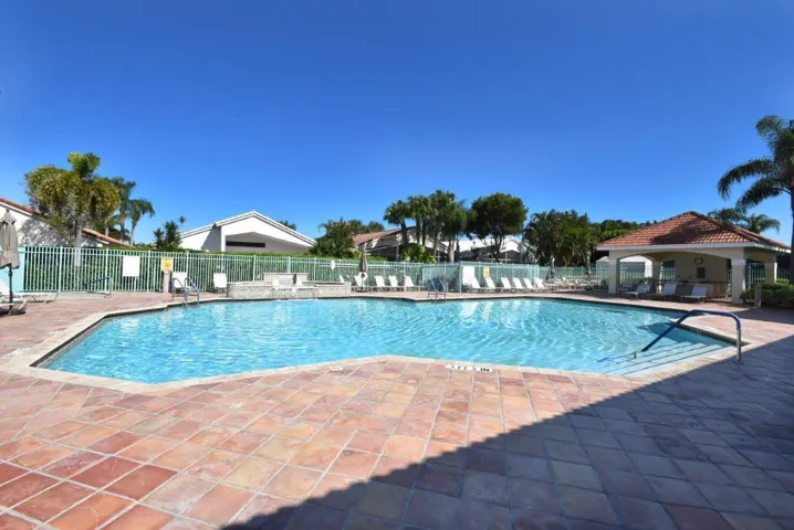 44-web-or-mls-Cresant Lakes (14)