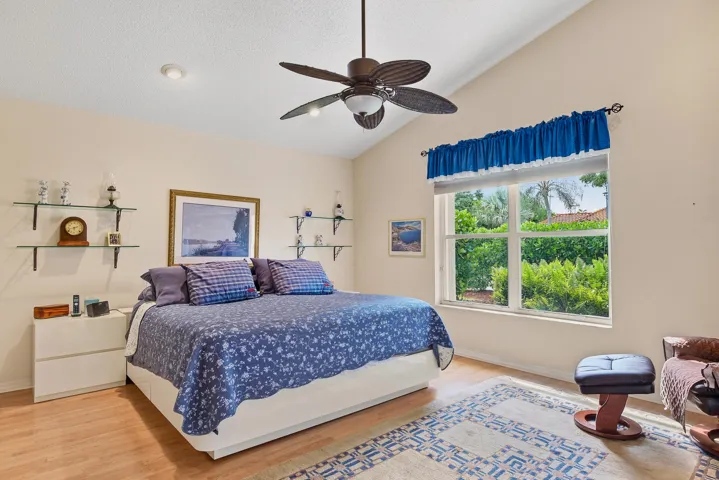 5379 Brookview Dr_Amy Doran_19