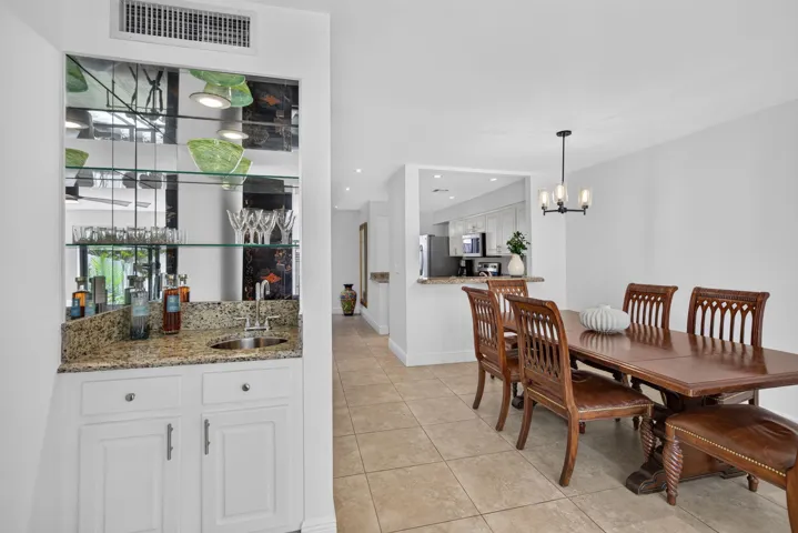 Wet bar and dining area