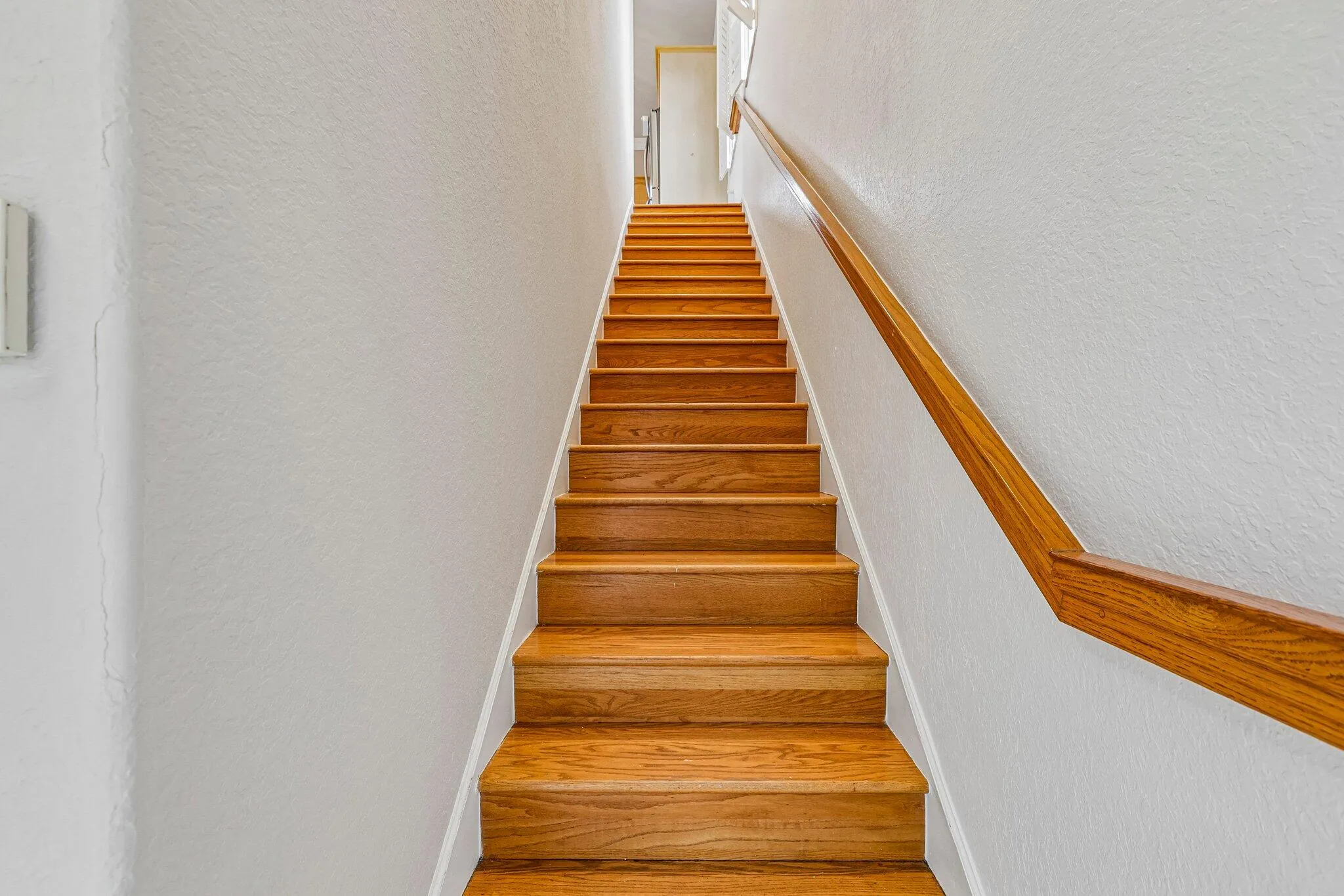 82-web-or-mls-NW 84th Ave-S2409-002