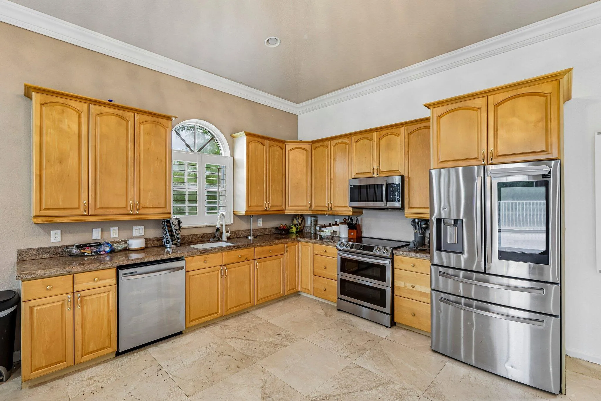 84-web-or-mls-NW 84th Ave-S2409-004