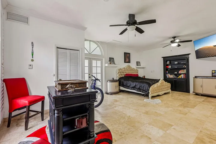 87-web-or-mls-NW 84th Ave-S2409-007