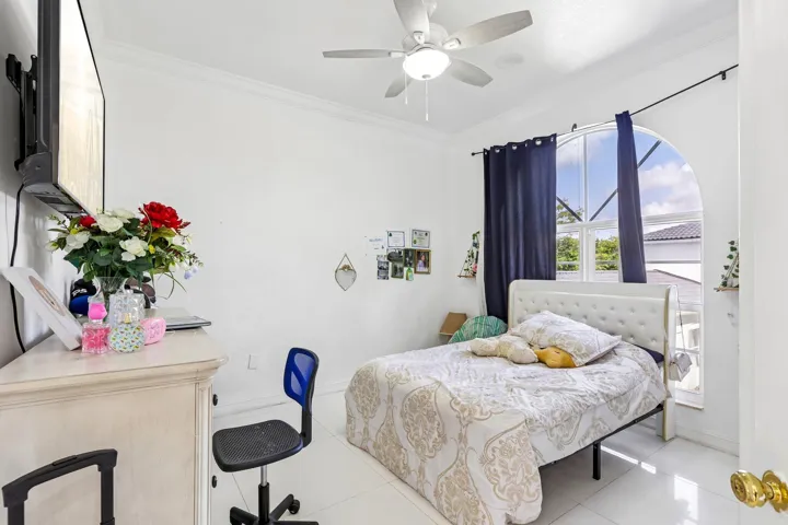 37-web-or-mls-NW 84th Ave-S1609-037