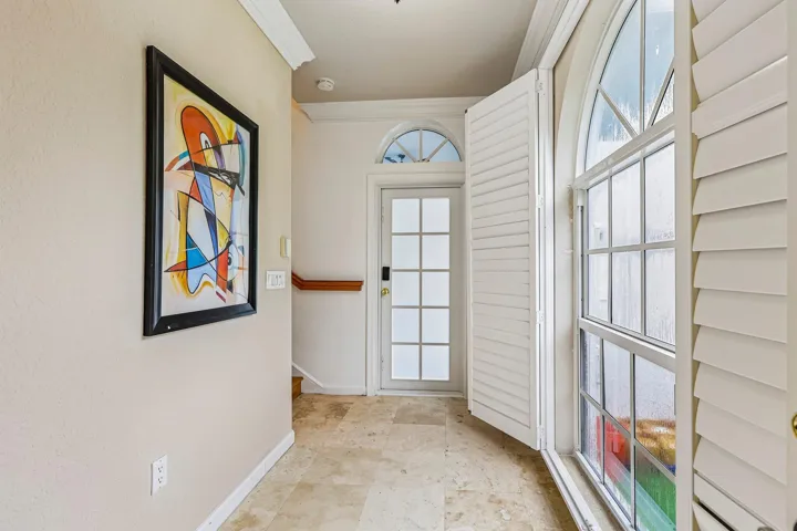 81-web-or-mls-NW 84th Ave-S2409-001