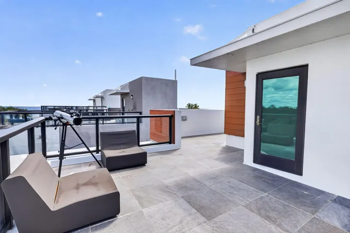 Rooftop Deck-4th Floor