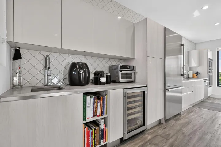 Wet-bar- 3rd Floor
