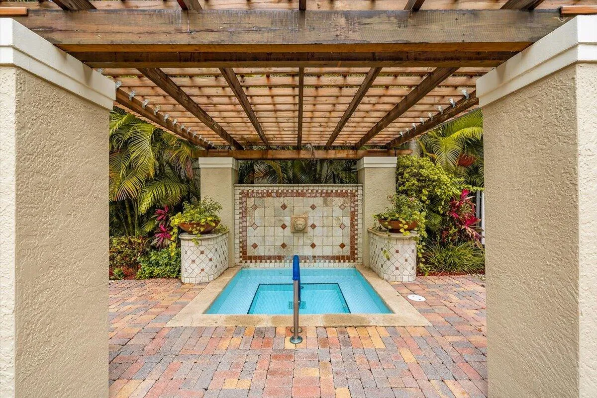 38-Courtyards at Cityplace (4)