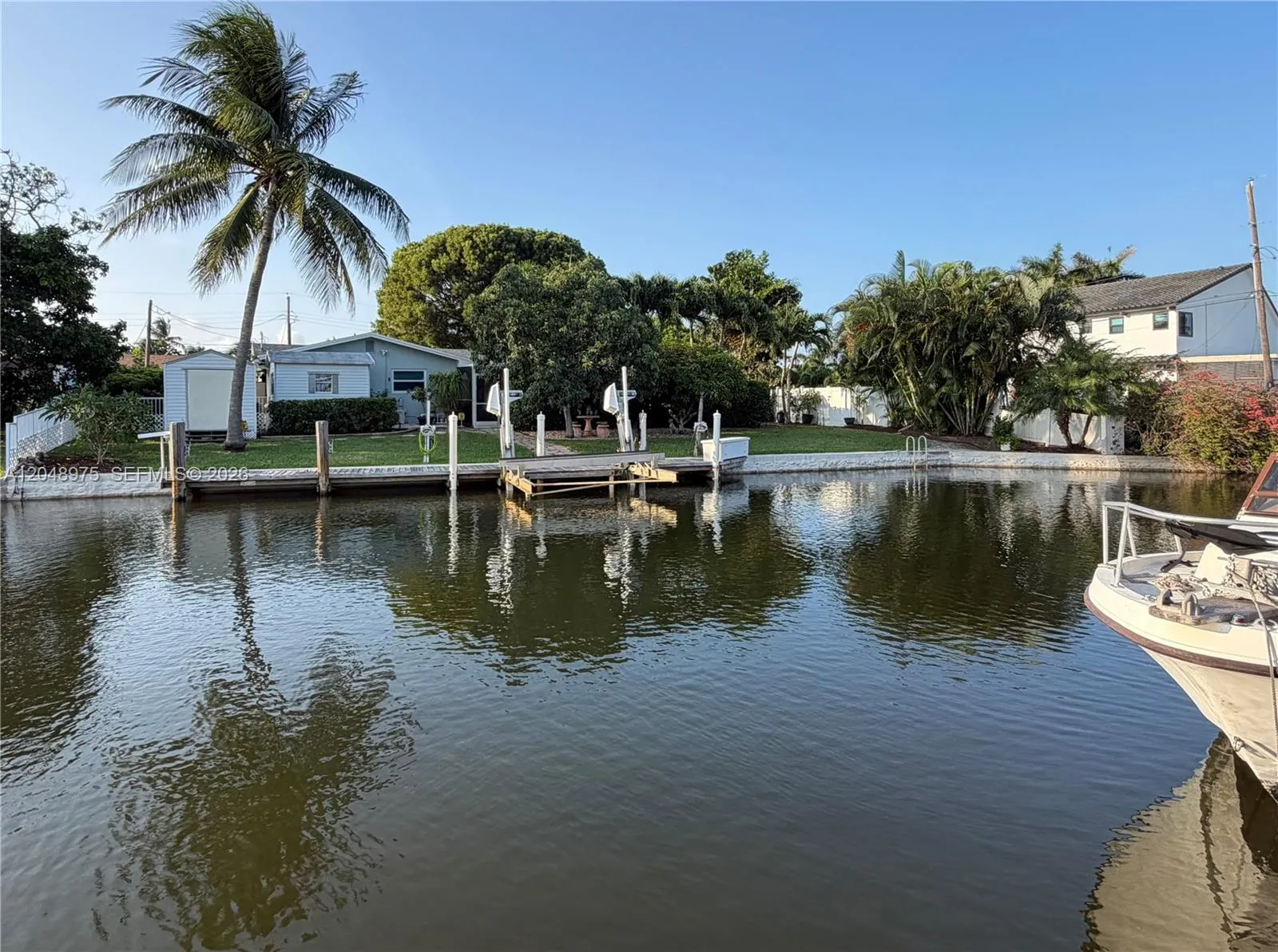 100 foot Seawall w/dock and boat lift