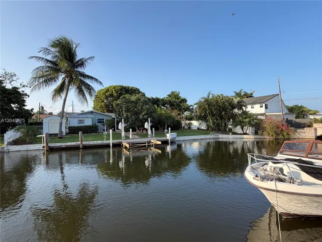 100 foot Seawall w/dock and boat lift