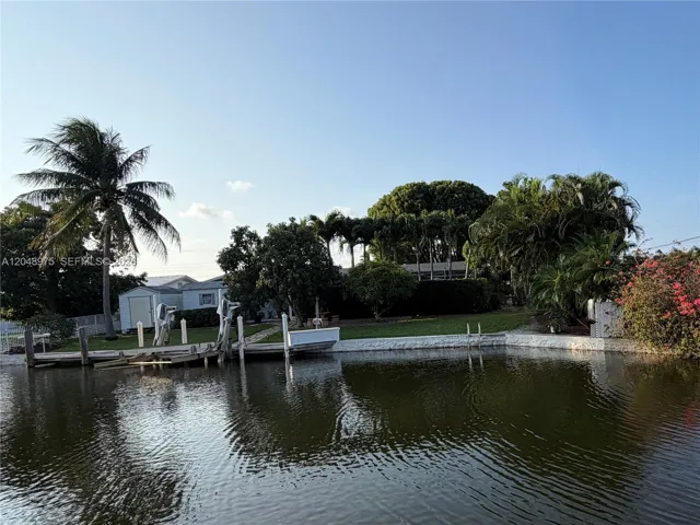 100 foot Seawall w/dock and boat lift