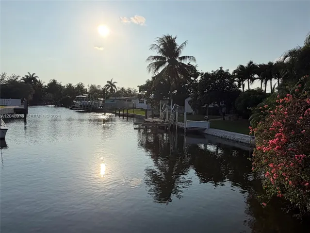 100 foot Seawall w/dock and boat lift