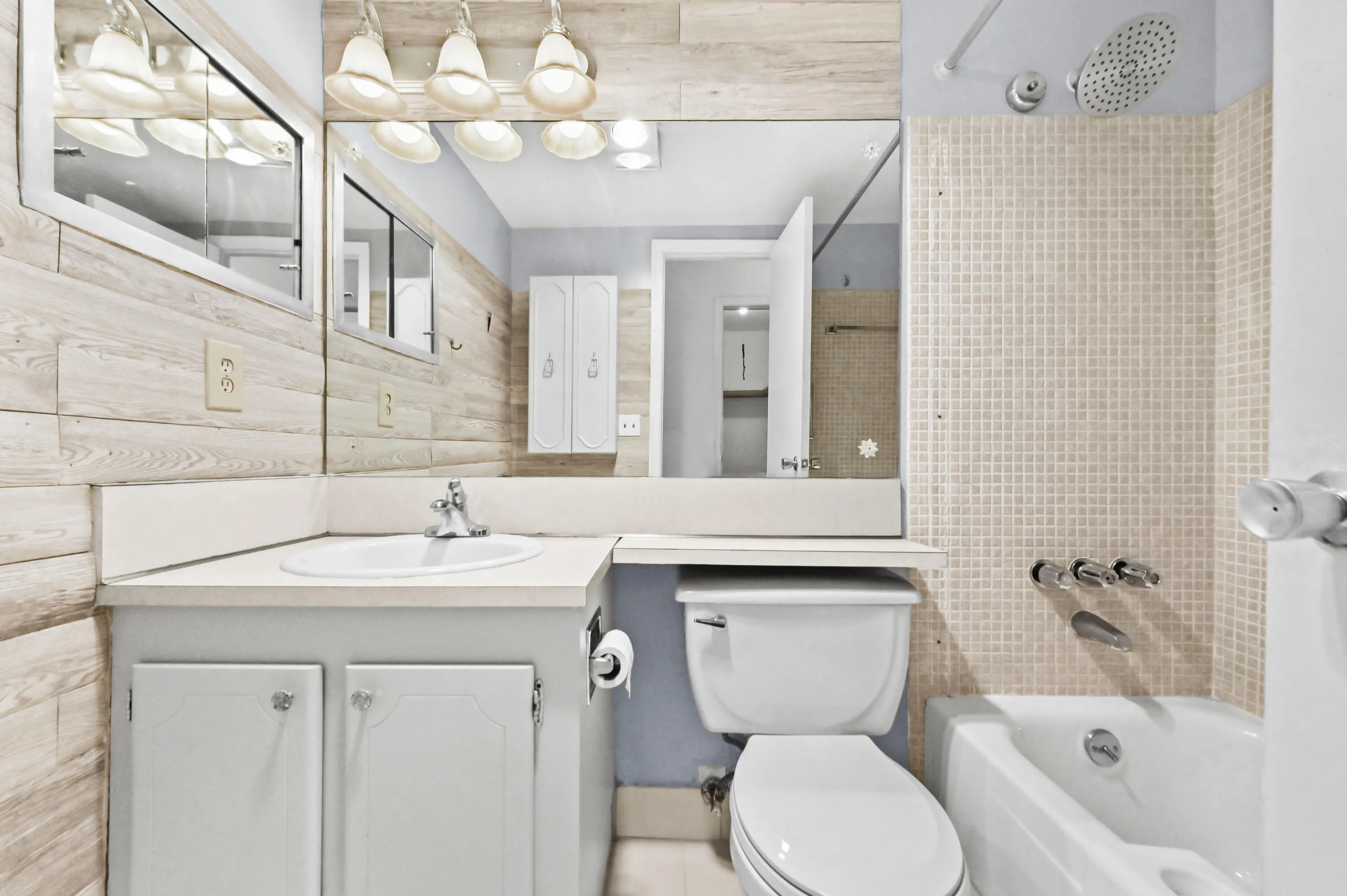17 Bathroom 02