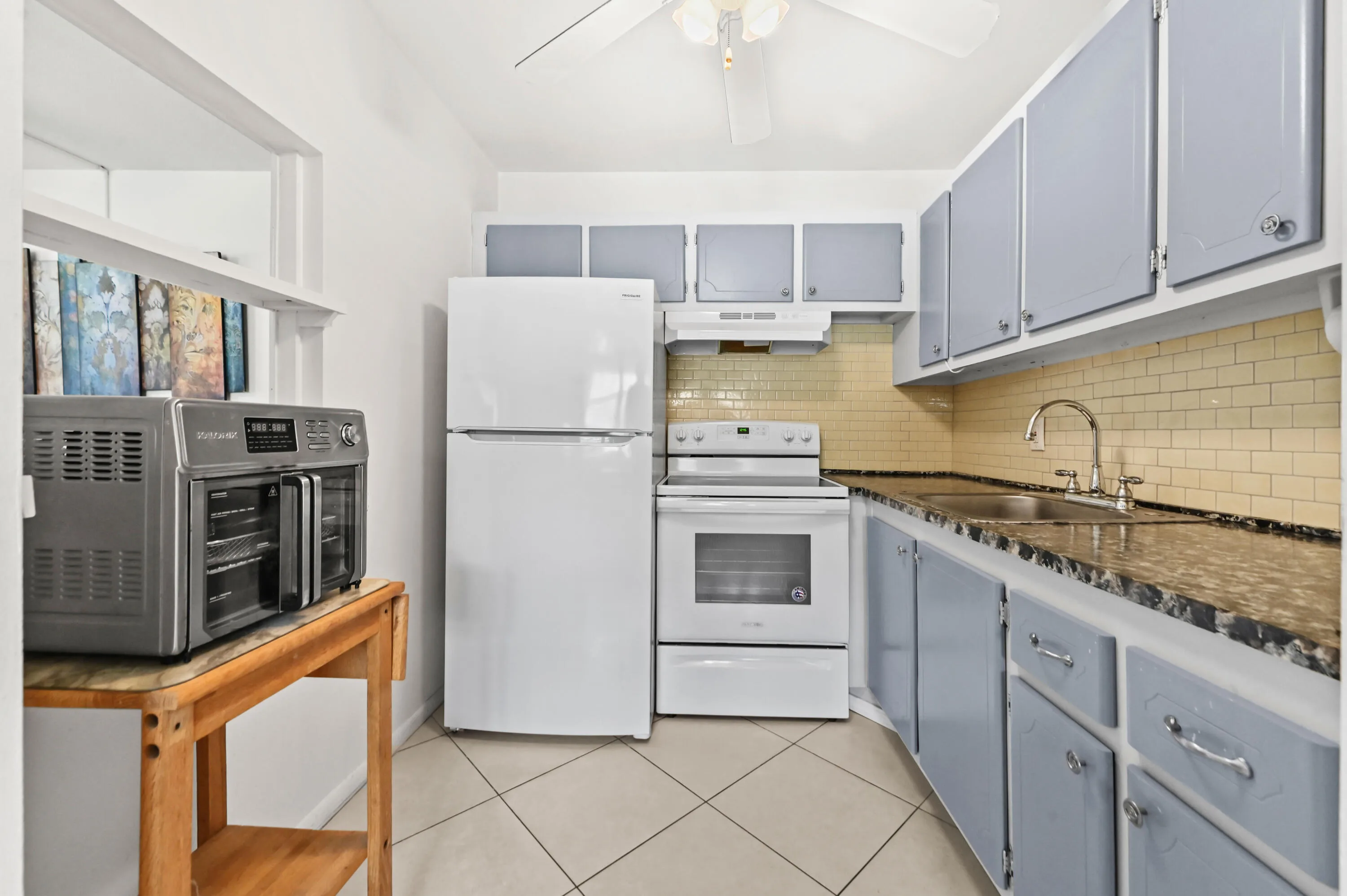 11 Kitchen 01