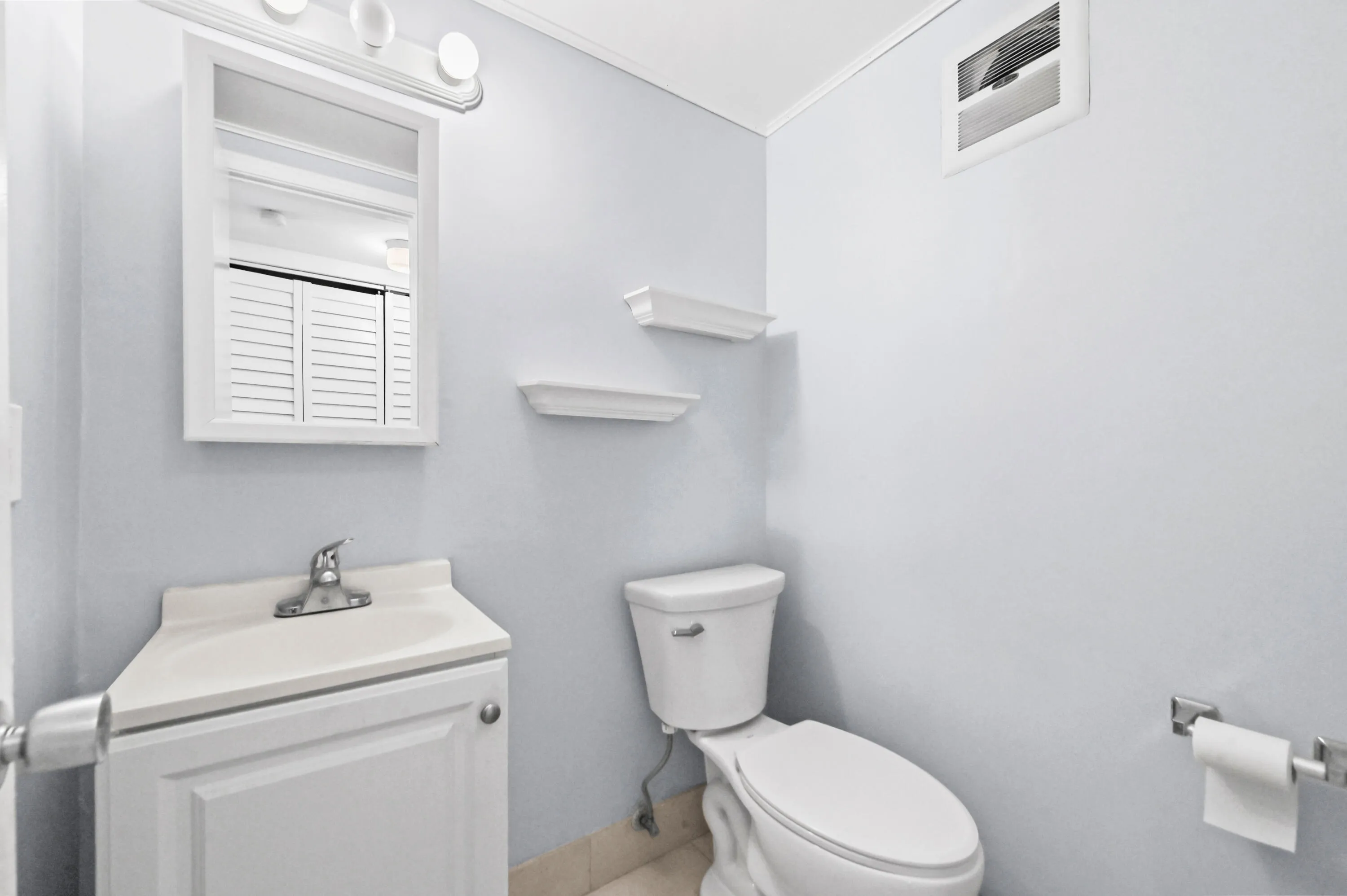 12 Bathroom 01