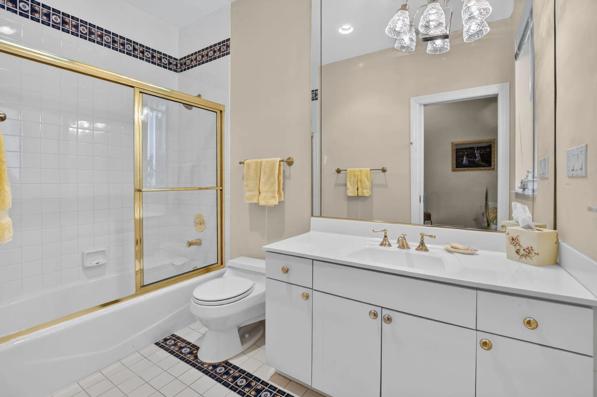 Guest Bathroom 2 - Shower/Tub
