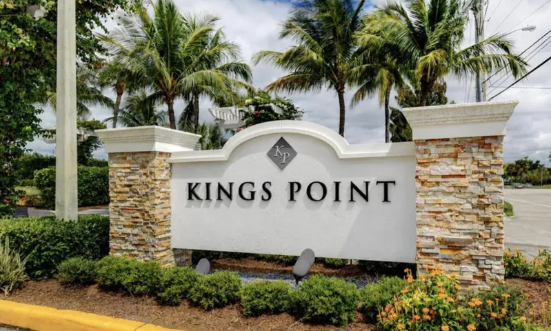 Kings Point Entry