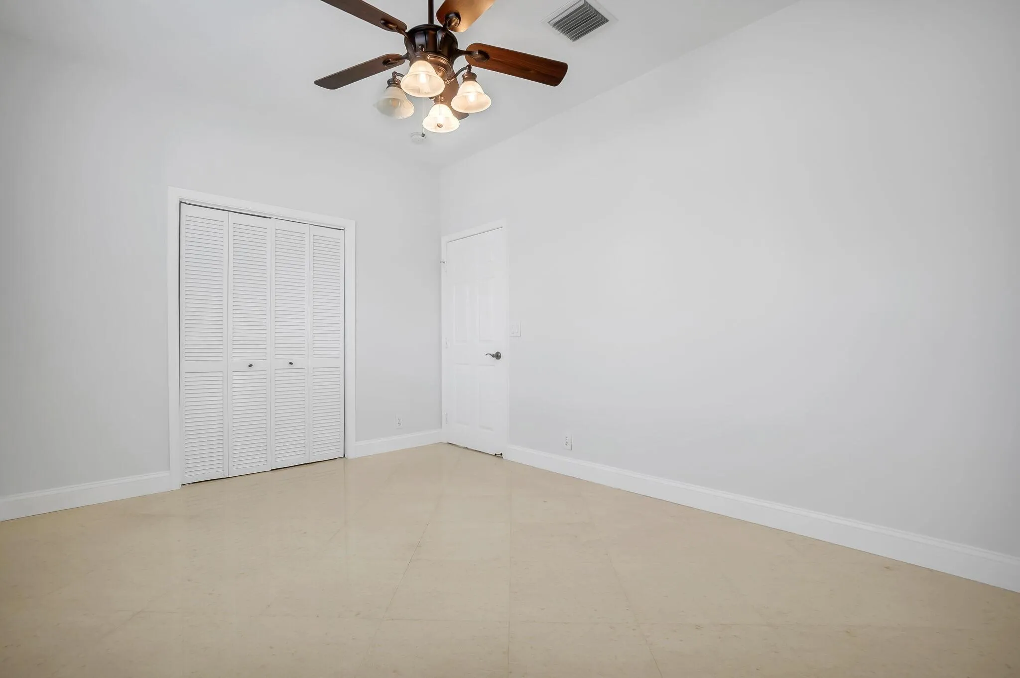 43 Guest Bedroom Interior