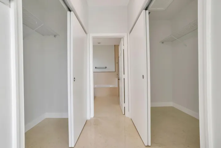38 Masterbedroom His and Hers Closets