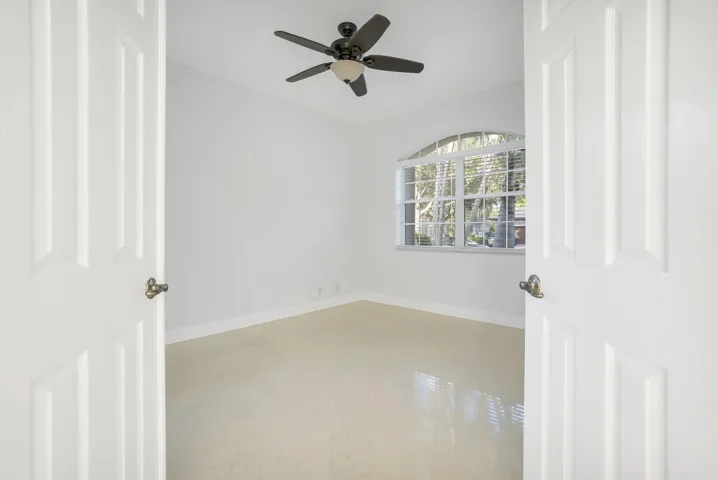 27 Office Room or extra bedroom