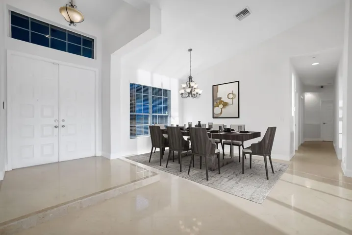 26 Dining Room Staged