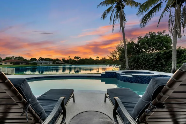 11 Pool Deck Lazy Chairs View