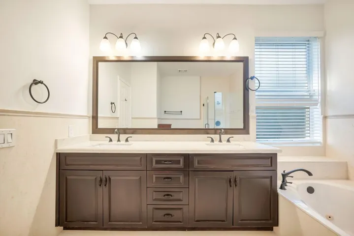 36 Masterbathroom