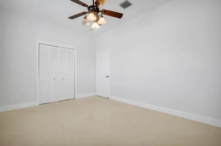 43 Guest Bedroom Interior