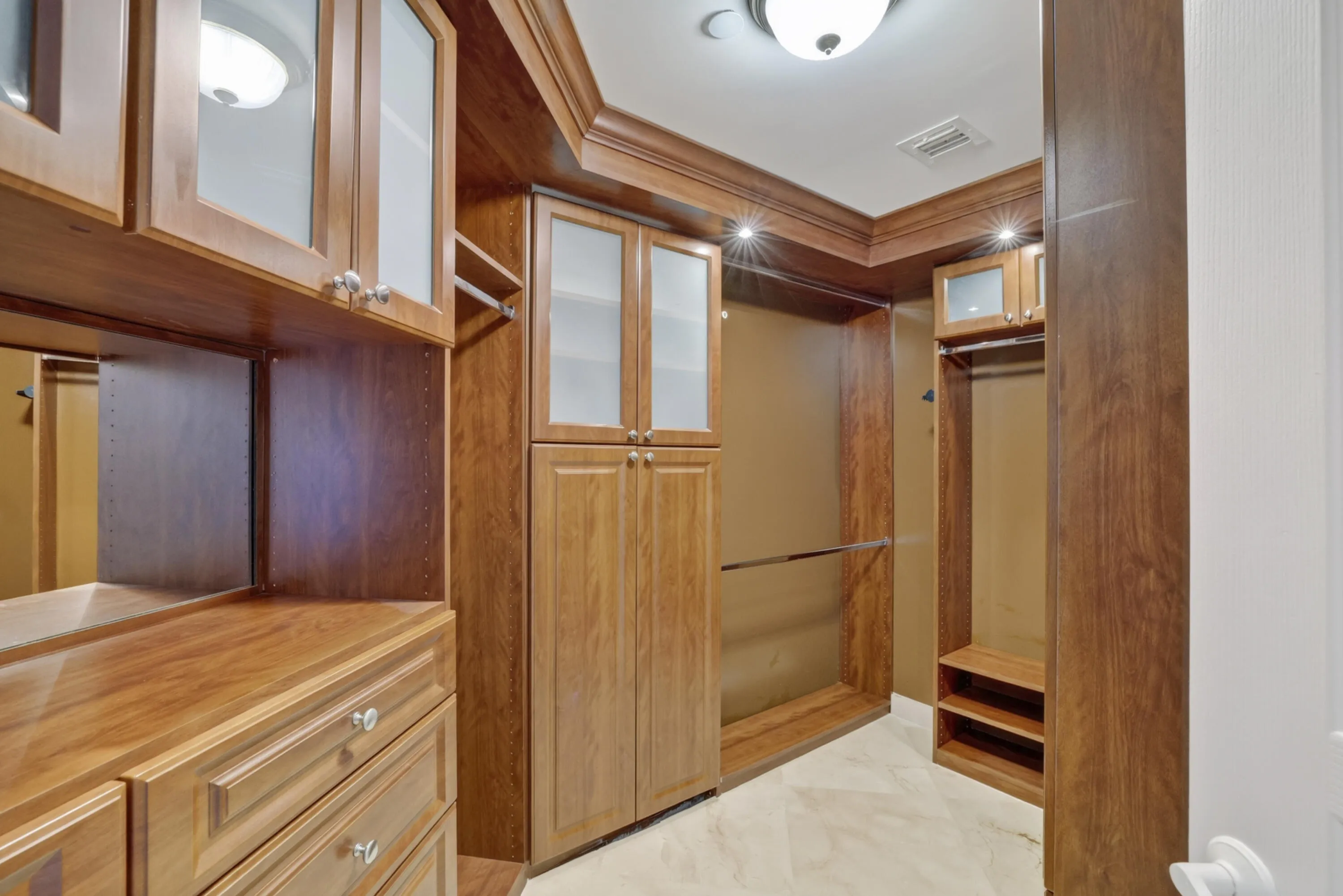 2nd Closet in main bedroom