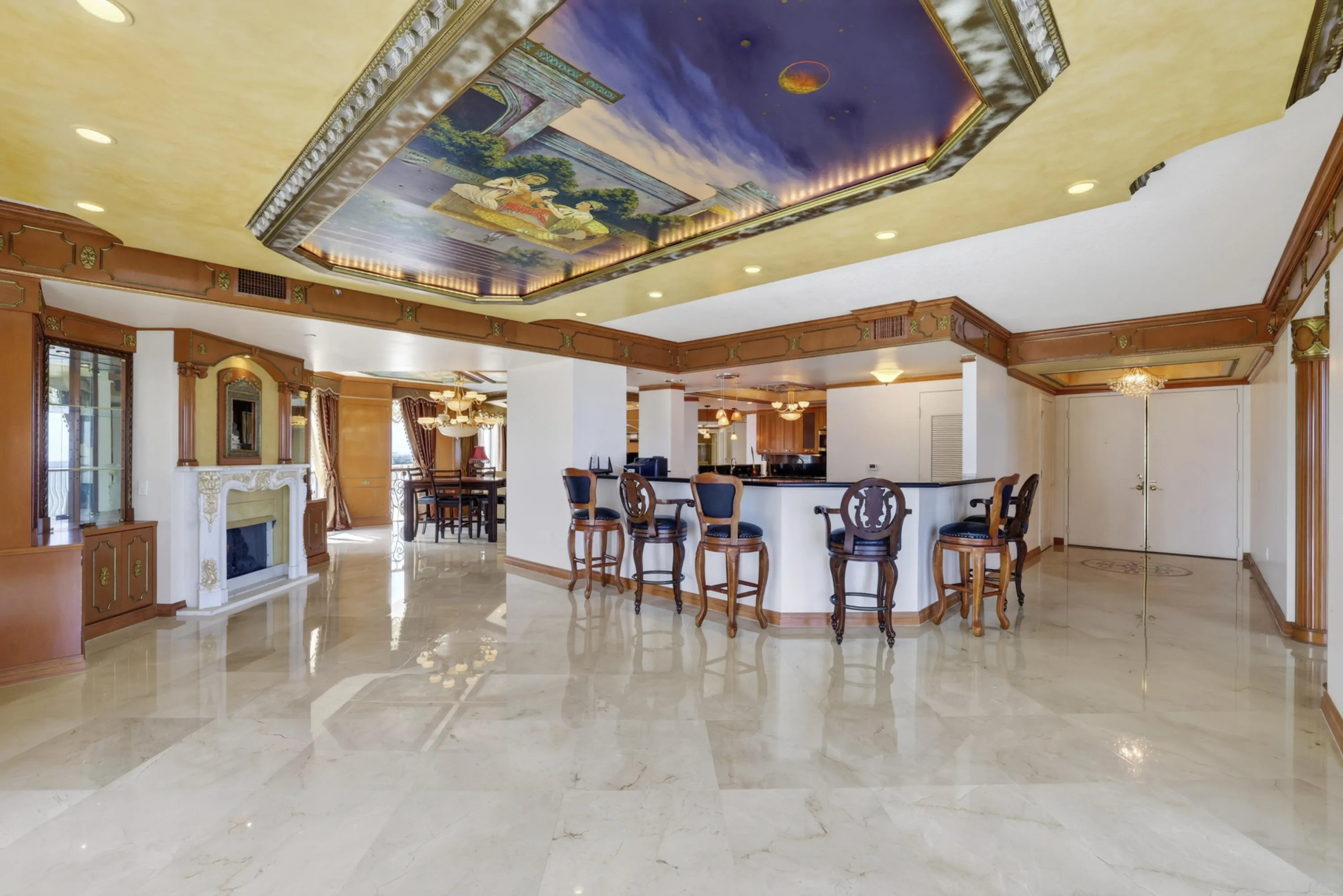 Entrance, bar, kitchen and dining room