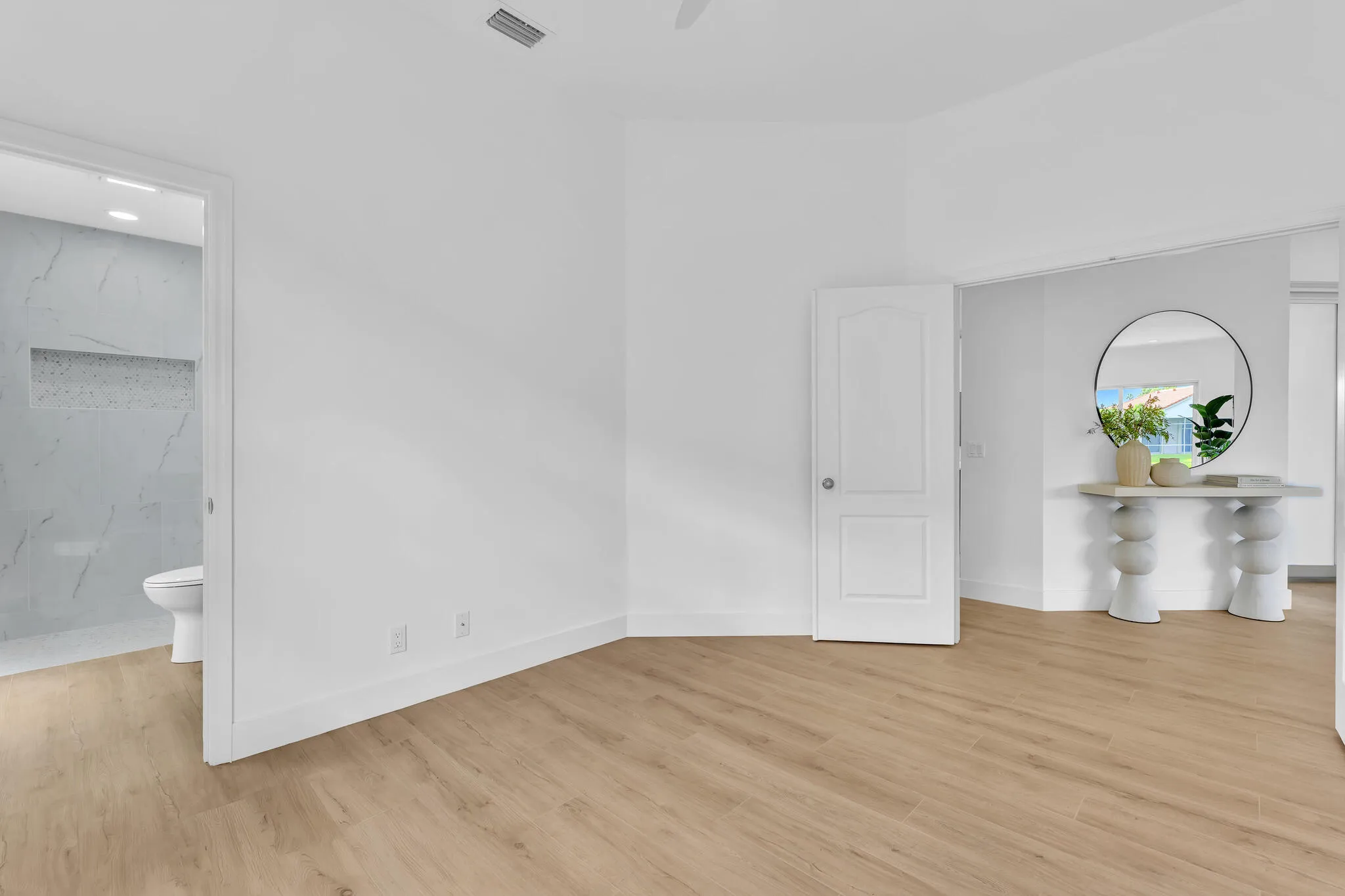 3rd Bedroom w/ attached bath