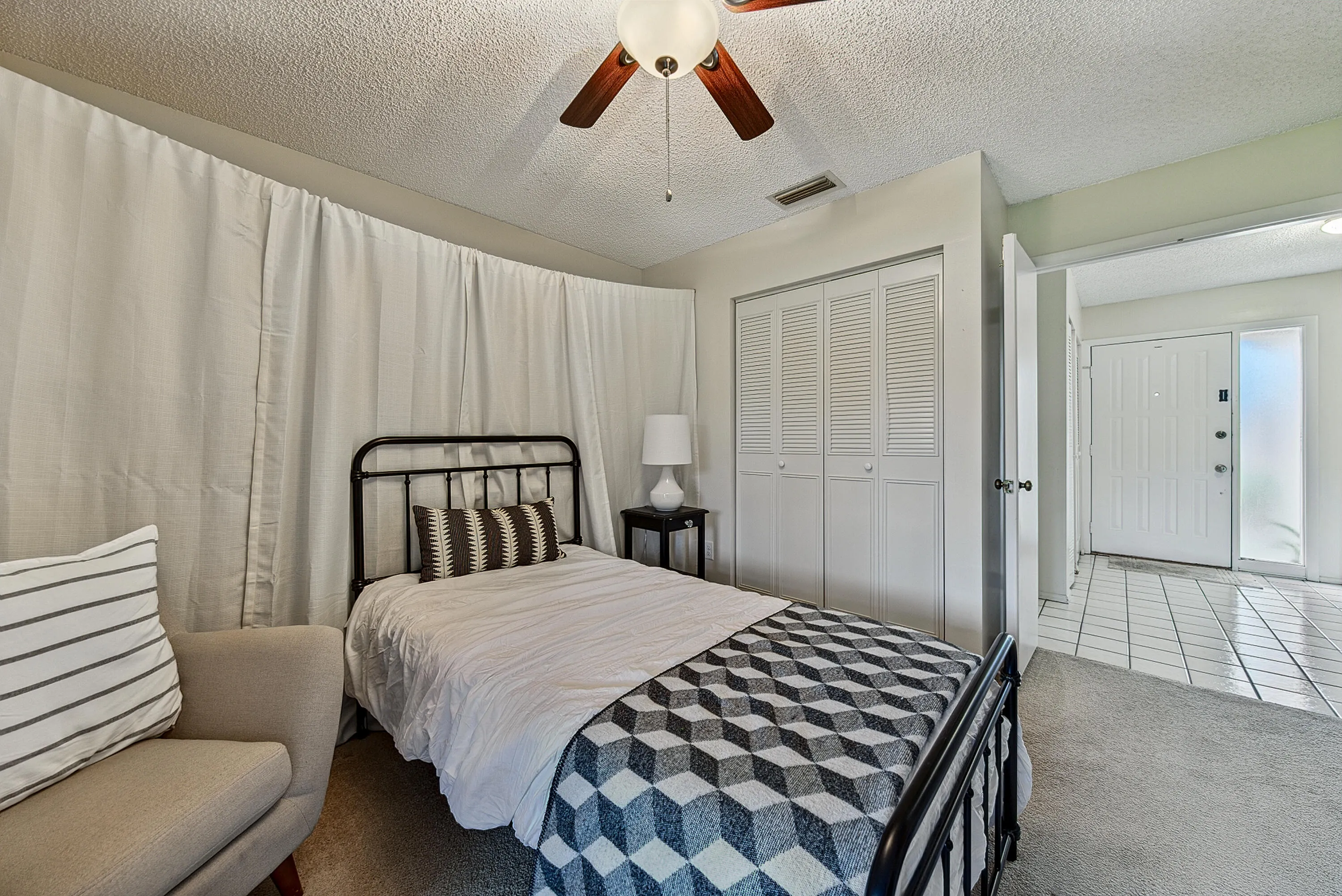 2nd bedroom