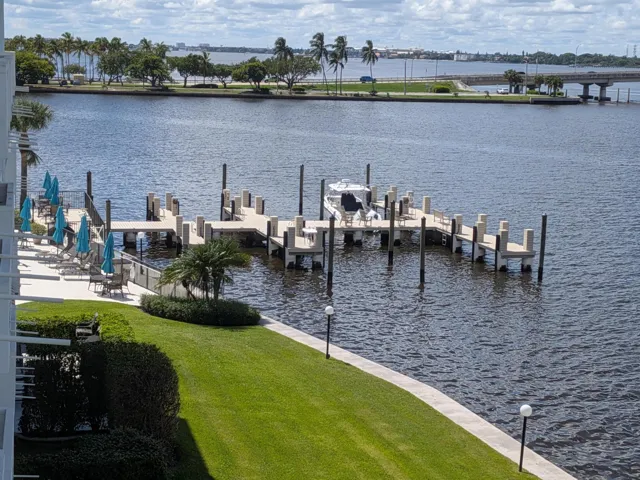DOCK