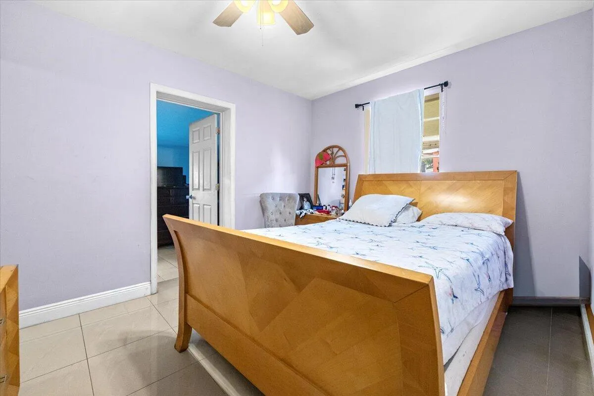 11-1412 Sw 3rd A-2951