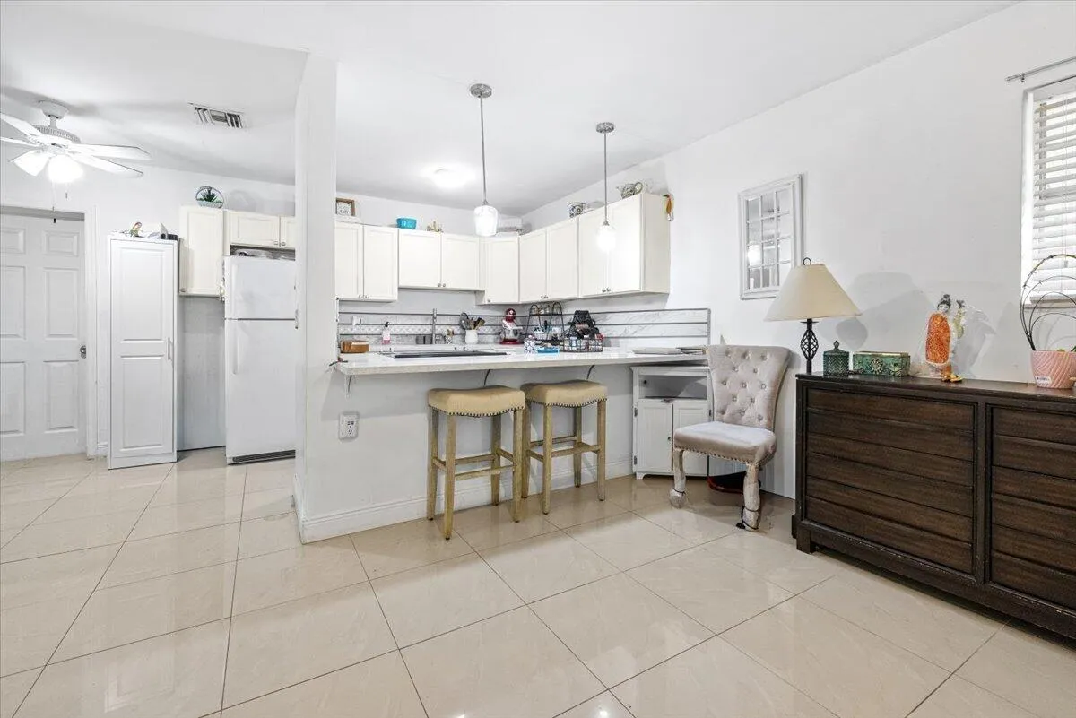 02-1412 Sw 3rd A-2831