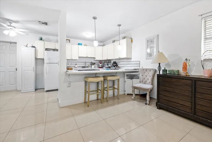 02-1412 Sw 3rd A-2831