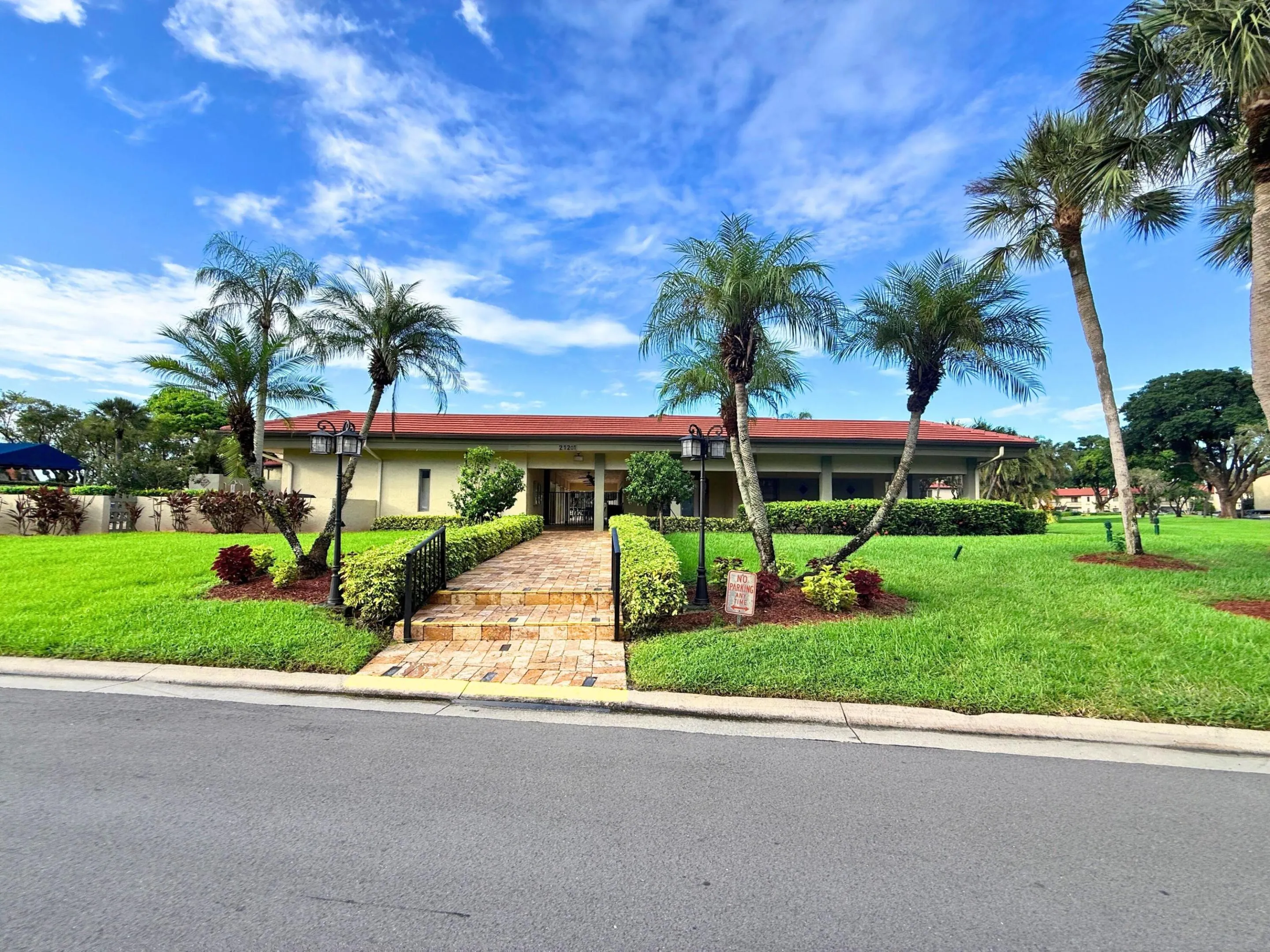 8410 Casa Del Lago E 17