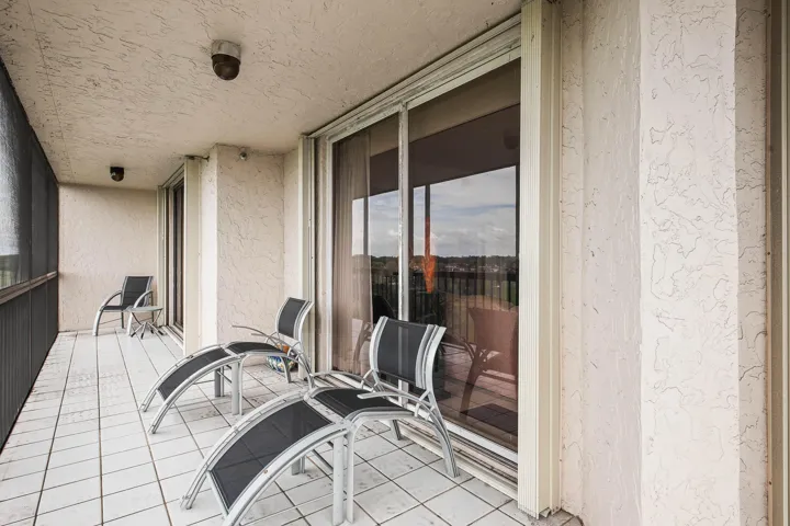 wrap-around balcony