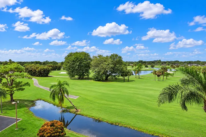 golf course/lake view