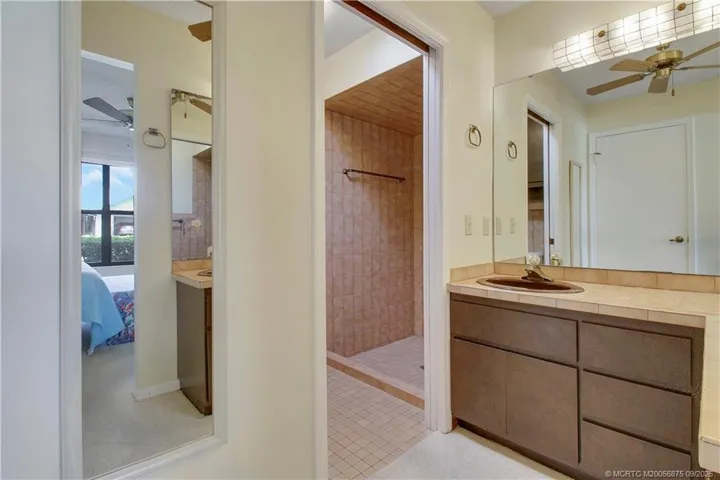Very spacious primary bedroom