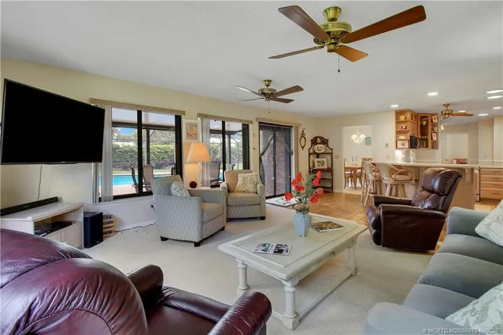 Wonderful family room large window / natural lighting