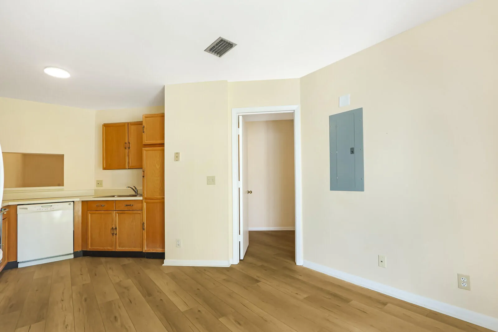 Eat-in Kitchen