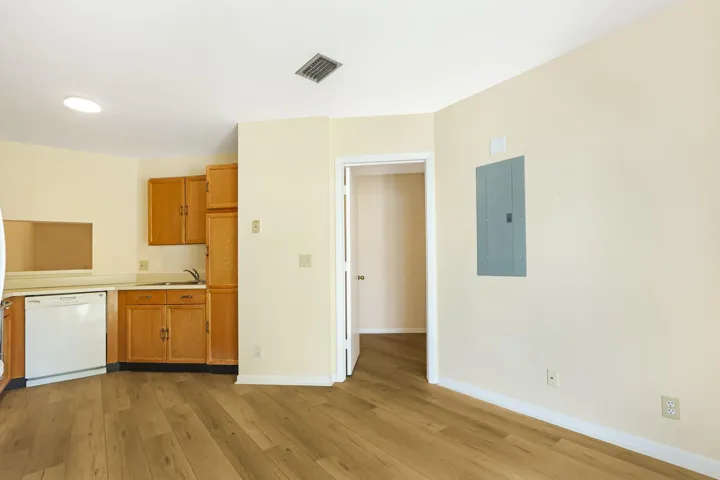 Eat-in Kitchen