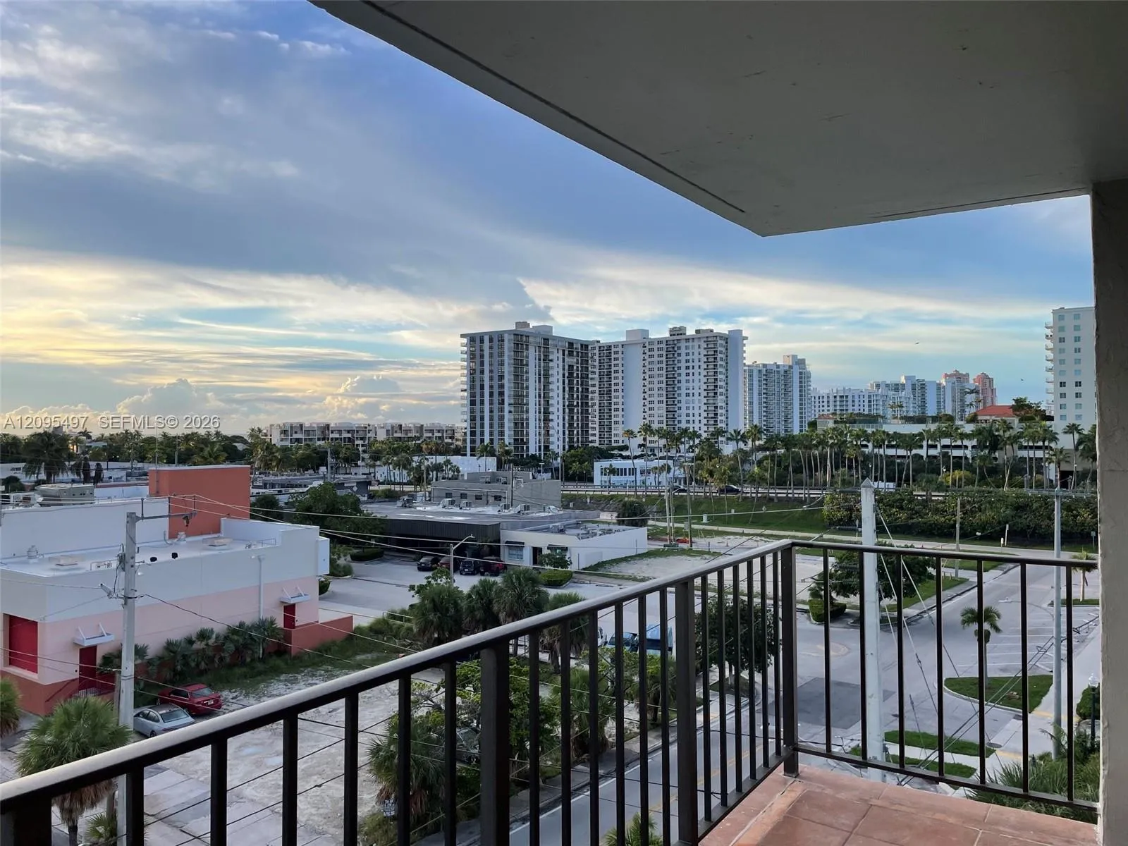 Serene East view of City. Restaurants, coffee houses and boutiques within steps of unit.