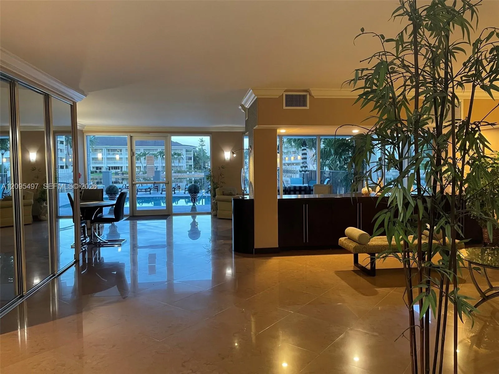 Upper lobby / meeting room