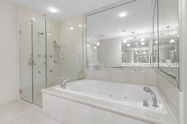 1063 Hillsboro Mile, 206 - 33.jpg-FULL