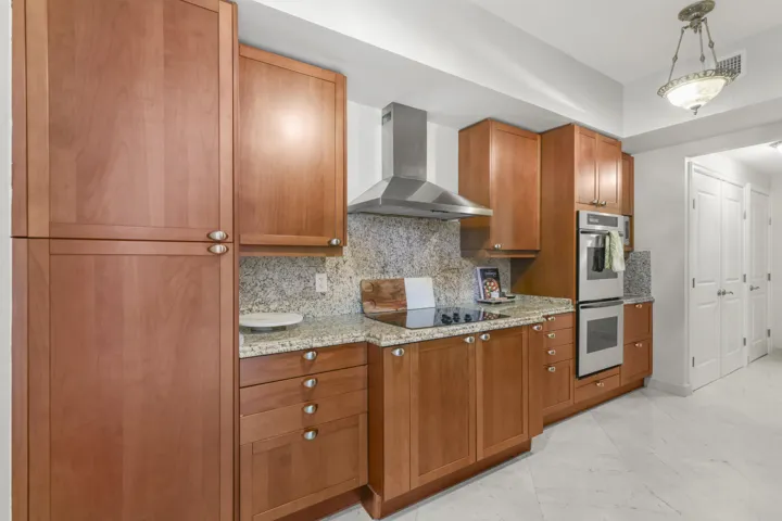 1063 Hillsboro Mile, 206 - 17.jpg-FULL
