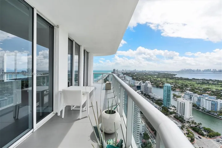 Wraparound balcony
