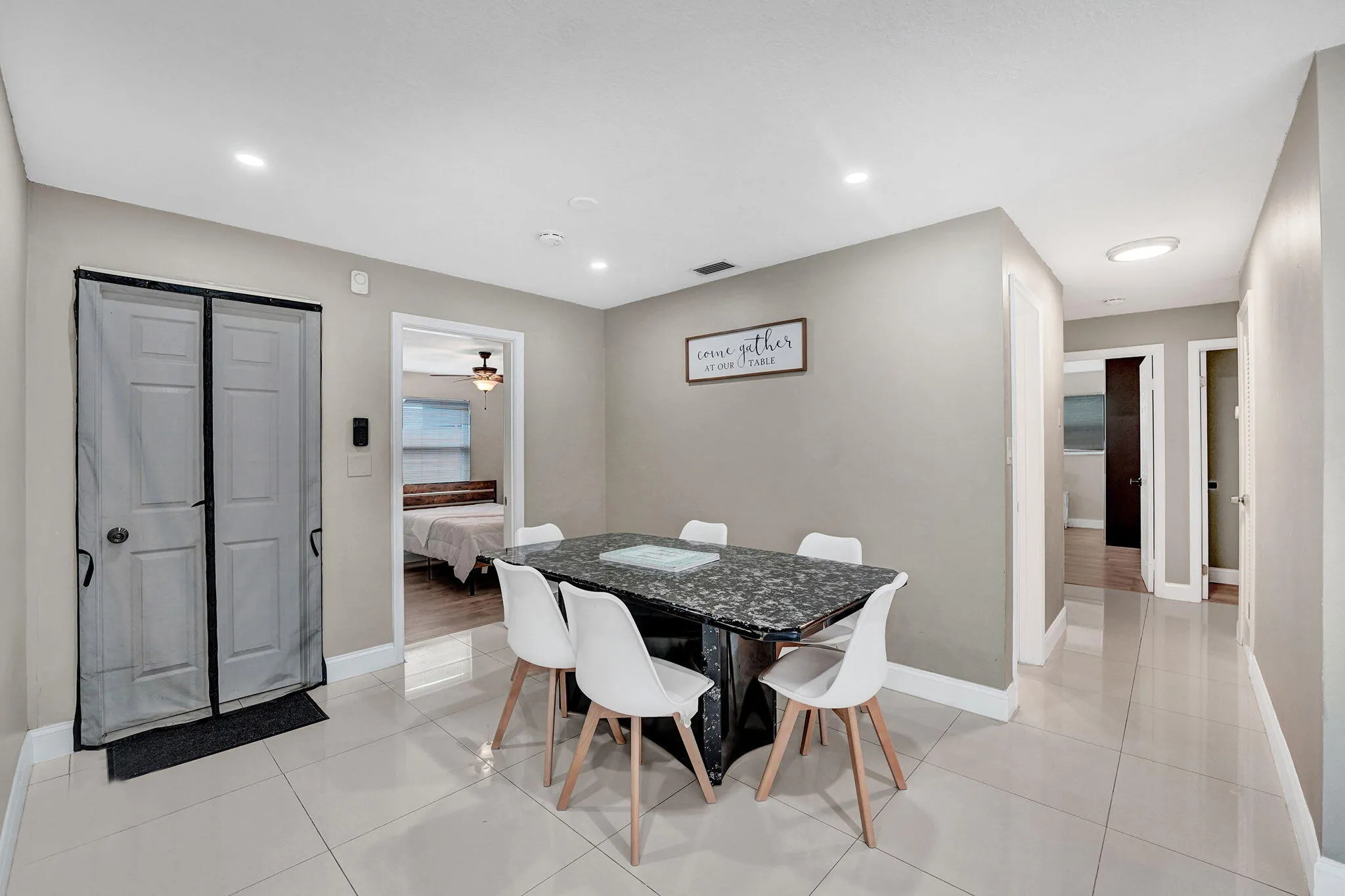 04 01 Dining