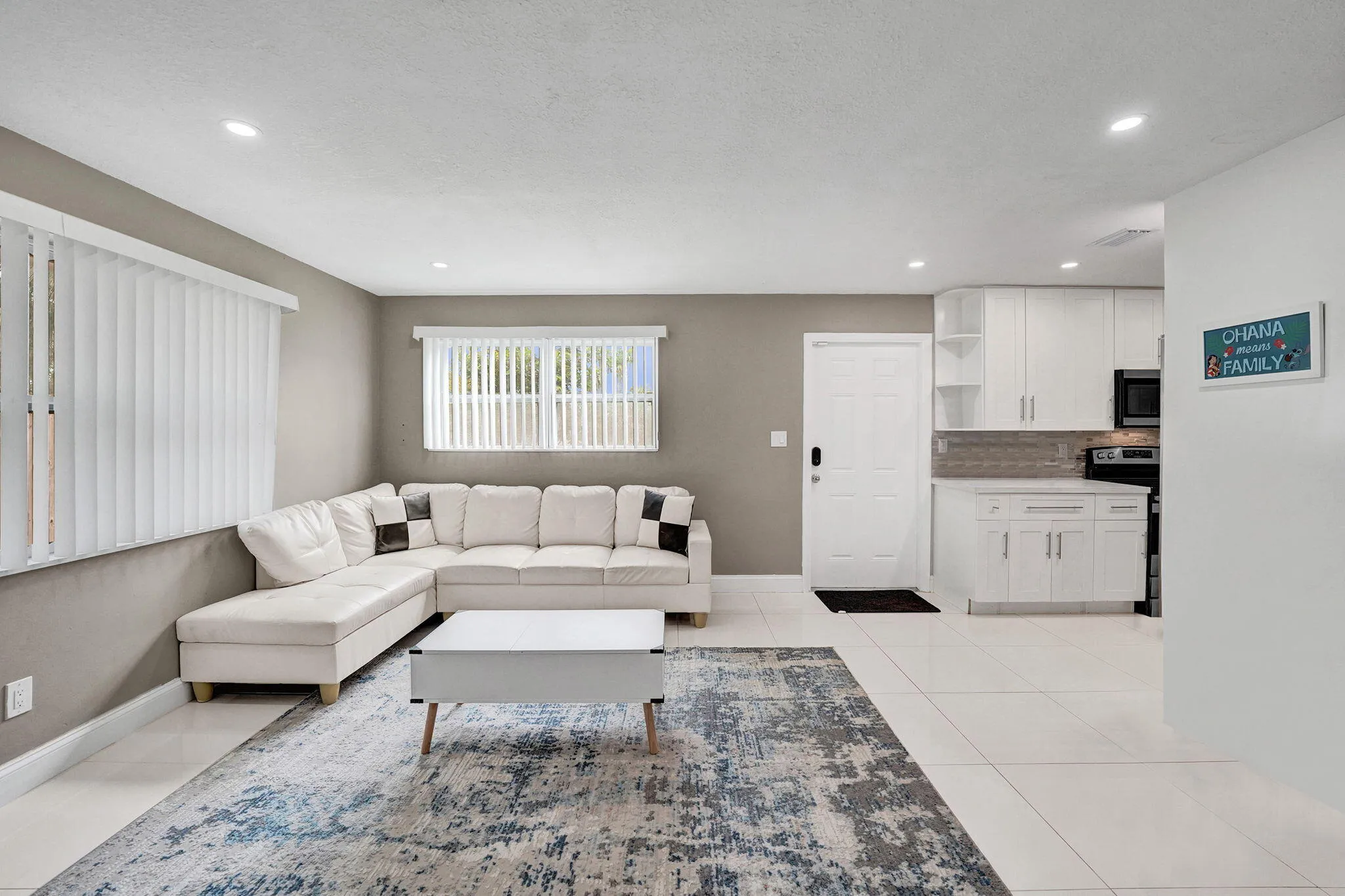 02 05 LivingRoom